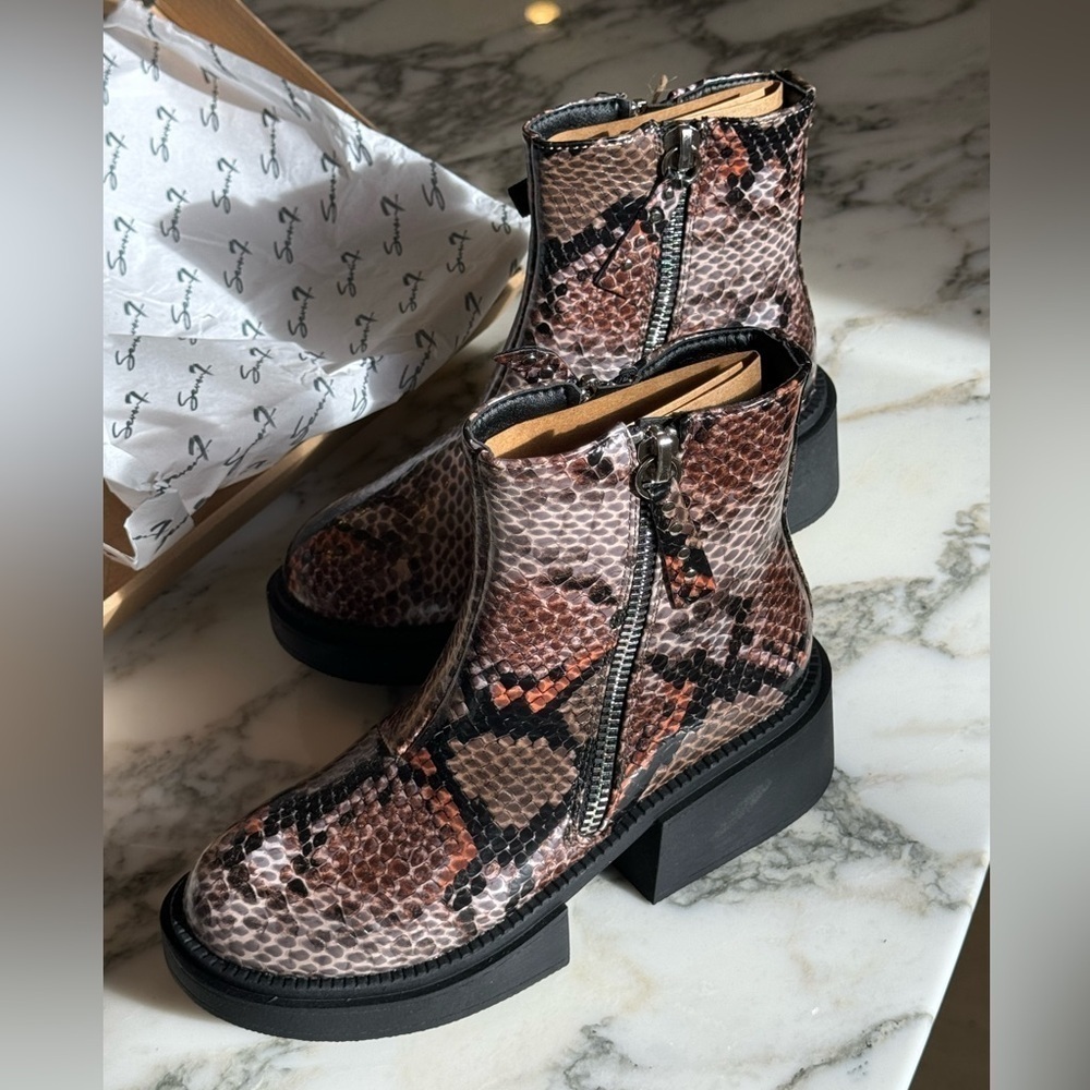 New in Box Seven 7 Brown Snake Moto Boot Size 7